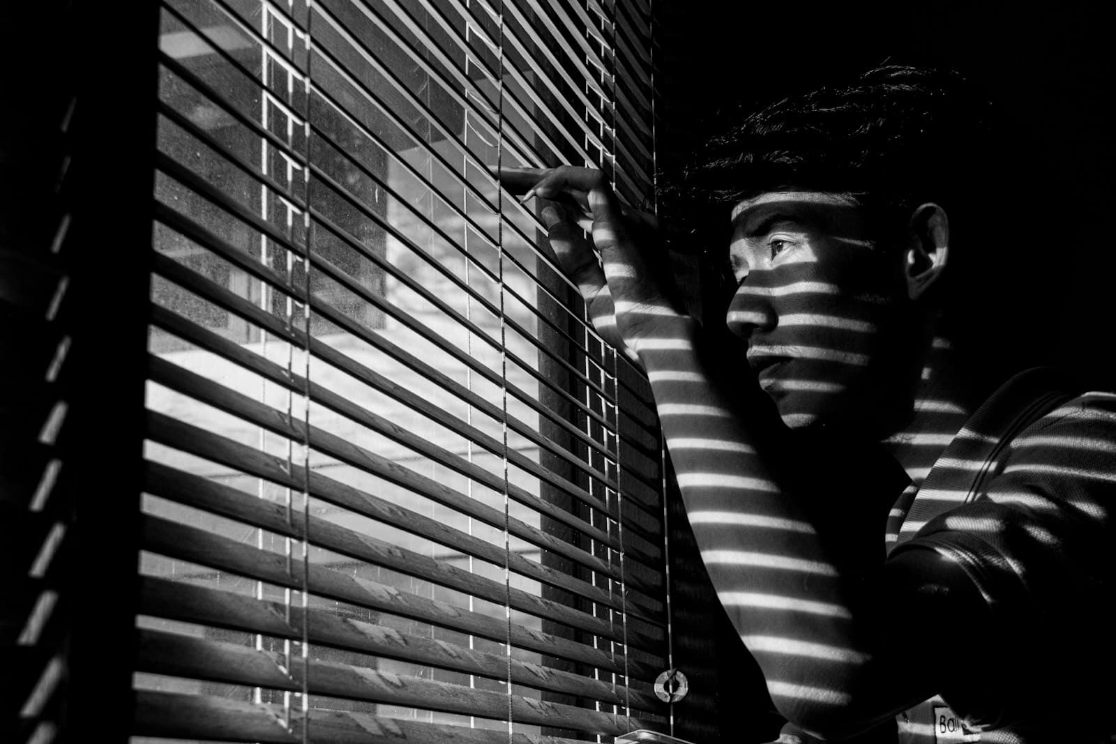 Detectives privados para controlar bajas laborales: la medida de una empresa pública para evitar fraudes